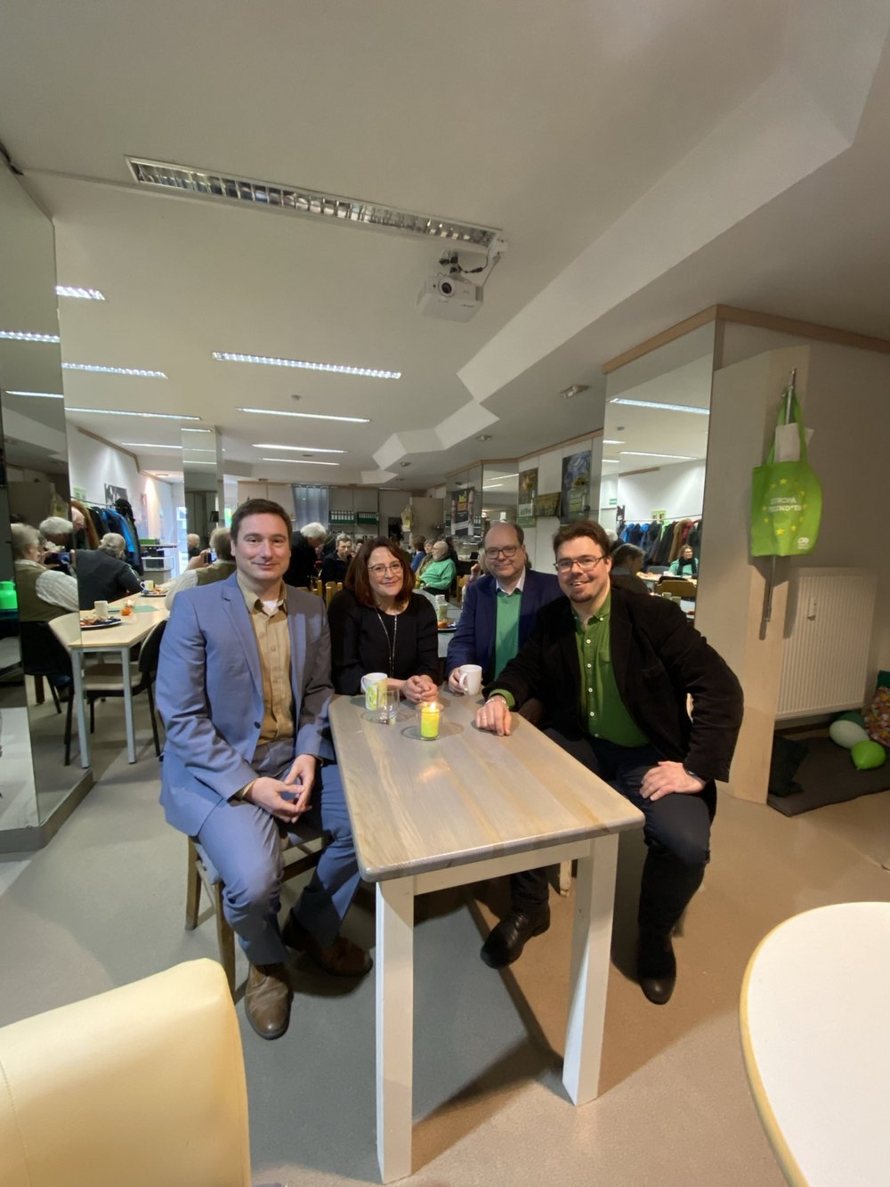 Alexander Titze, Juliane Kirk-Siebke, Christian Meyer und Helge Limburg beantworteten Fragen am Küchentisch